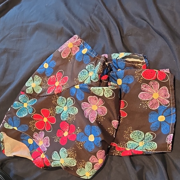 Scrub top - Picture 2 of 2